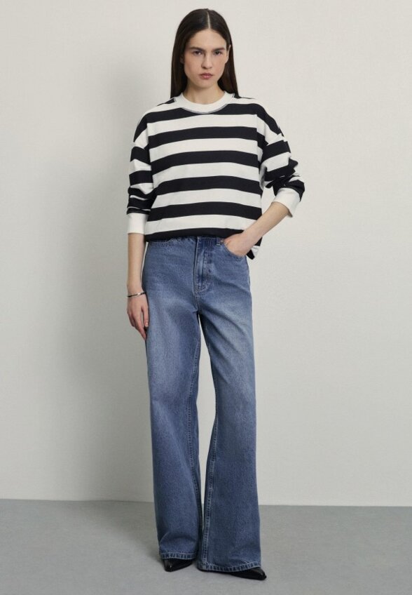 Свитшот Zarina