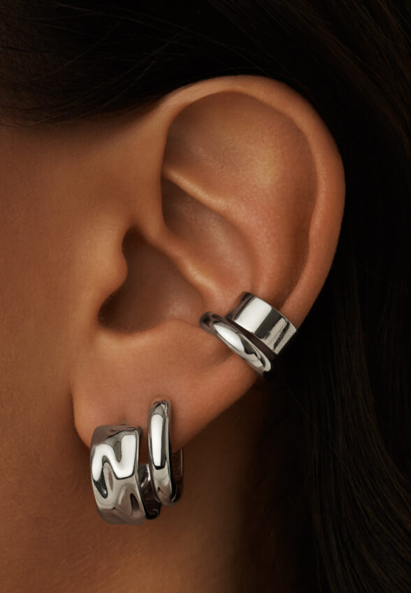 Серебряные серьги-кольца из мятого металла MIE