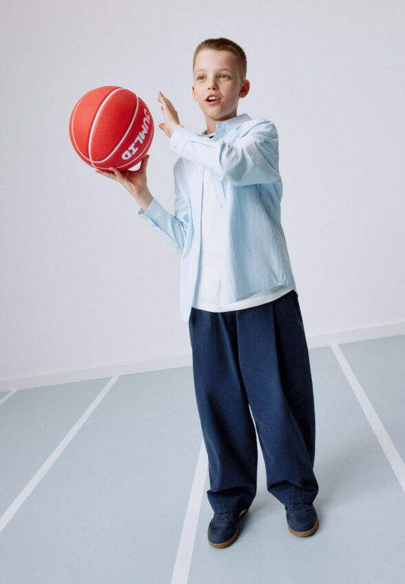Свободные брюки на резинке для мальчиков