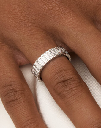 Широкое серебряное кольцо с дорожкой из фианитов в огранке багет MIESTILO  MIE женщинам