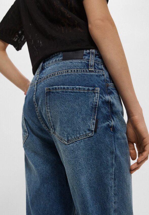 Джинсы Armani Exchange