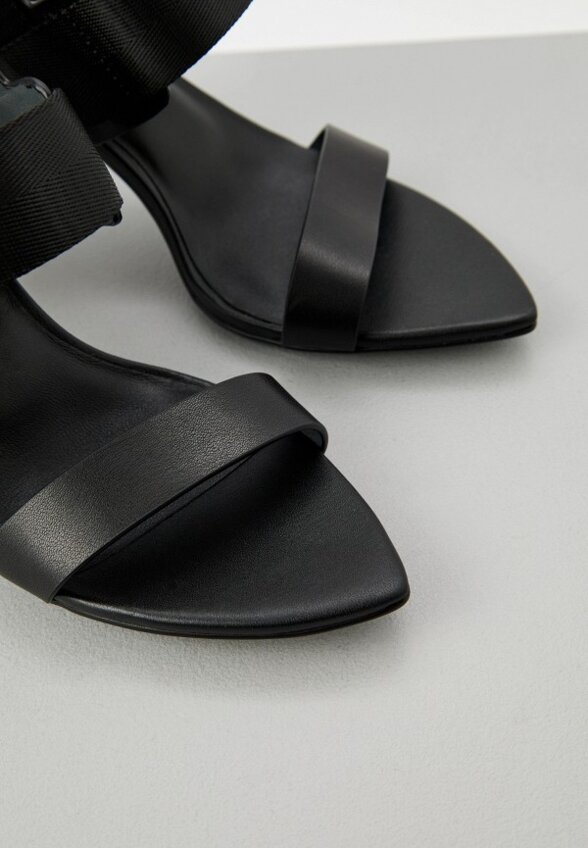Босоножки United Nude