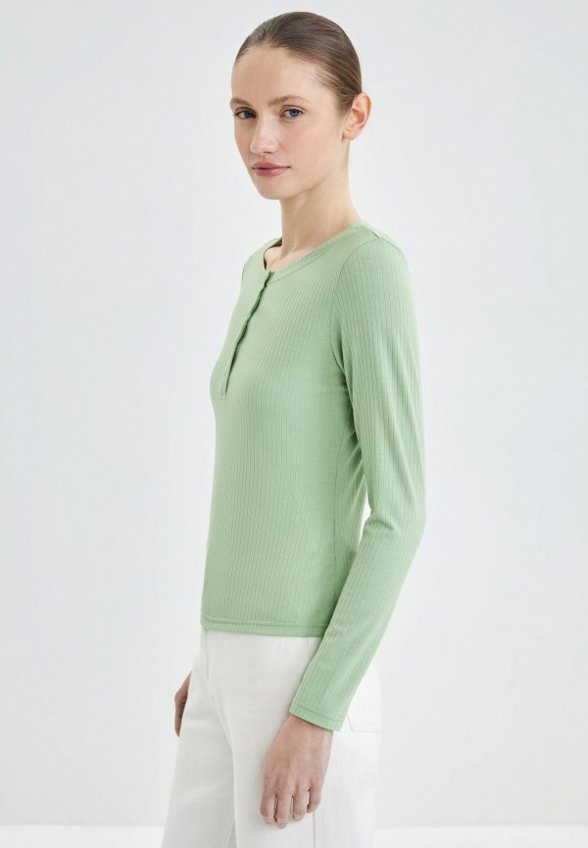 Лонгслив Zarina