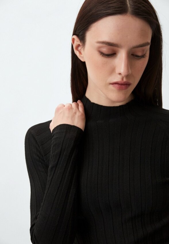 Водолазка Mango