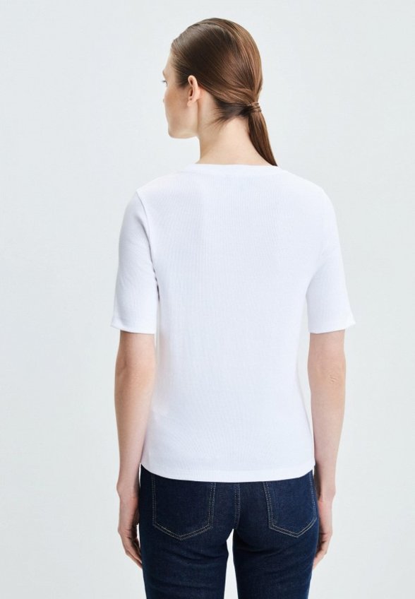 Футболка Zarina