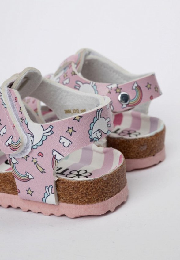 Сандалии Tikkago