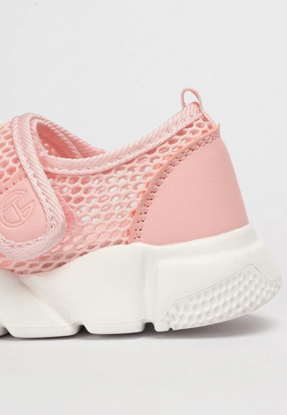 Кроссовки Tikkago