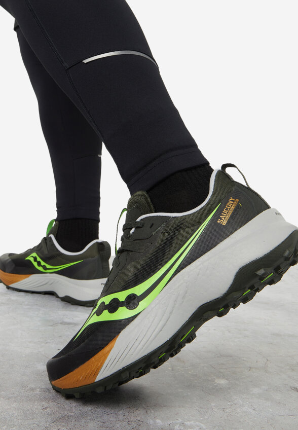 Кроссовки мужские Saucony Endorphin Edge, Черный