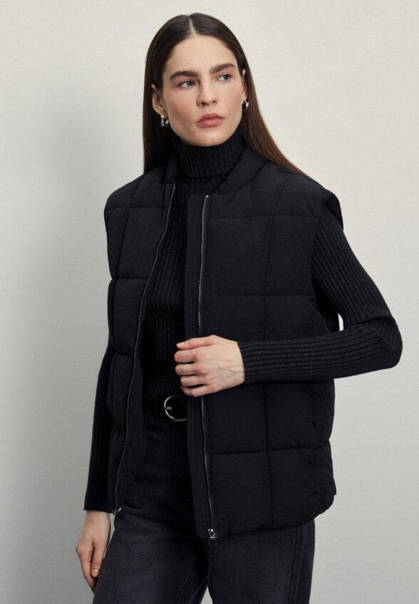 Жилет утепленный Zarina