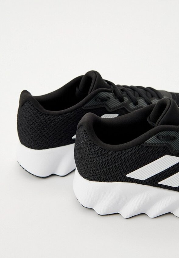 Кроссовки adidas