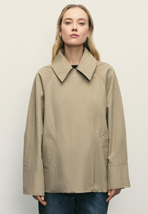 Ветровка Zarina