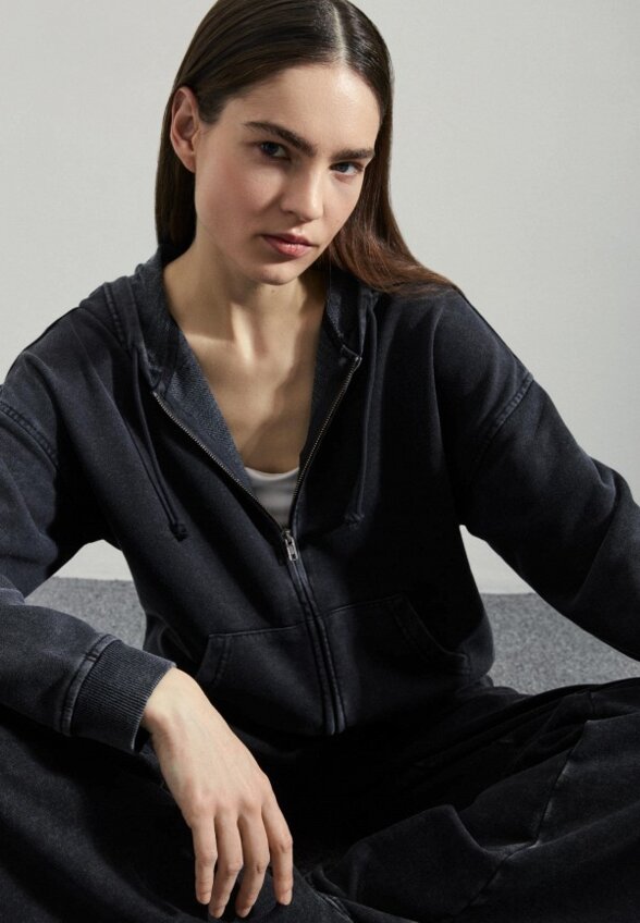 Толстовка Zarina