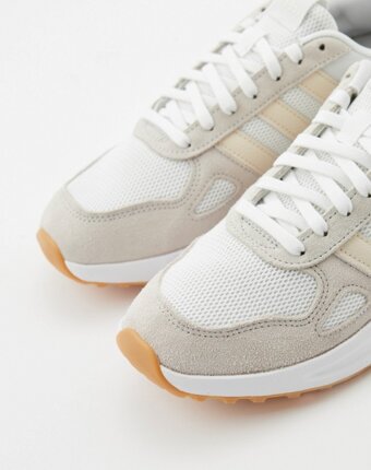 Кроссовки adidas женщинам
