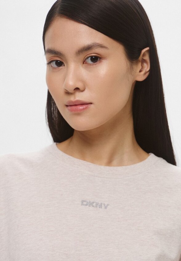 Футболка DKNY