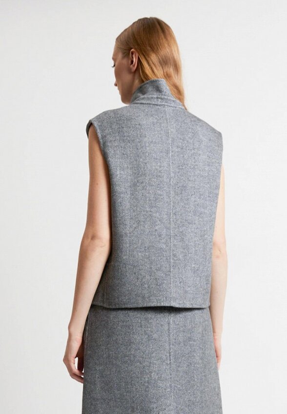 Жилет Vassa Code