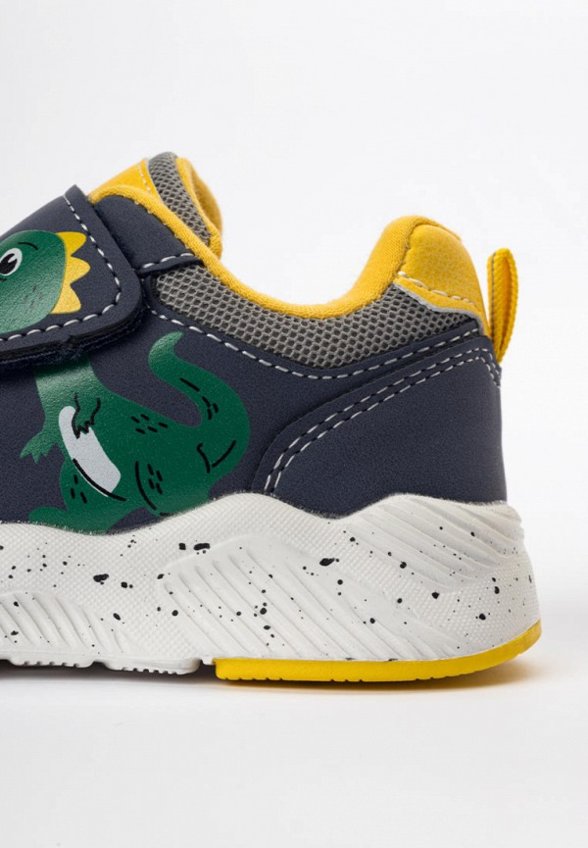 Кроссовки Tikkago