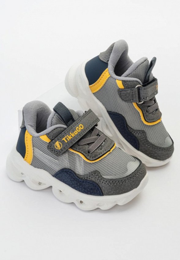 Кроссовки Tikkago