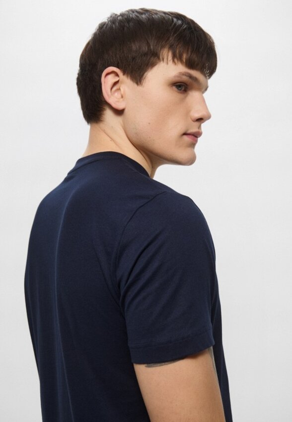 Футболка EA7