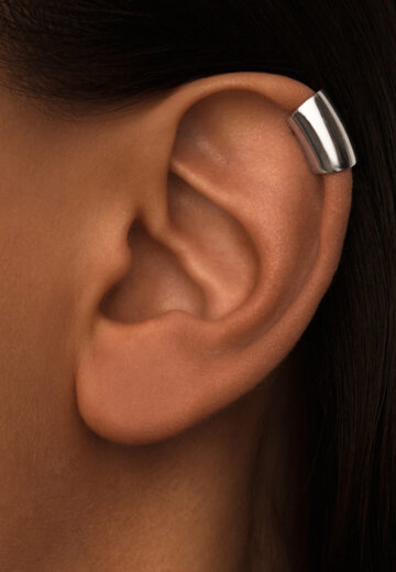 Серебряный вытянутый кафф с фианитом MIE