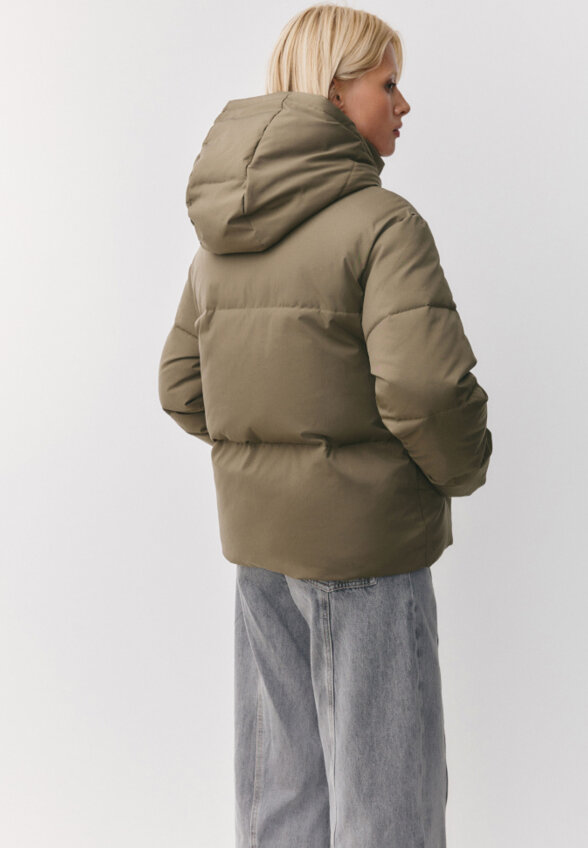 Базовая стеганая куртка c капюшоном