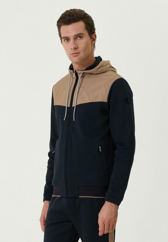 Толстовка Club