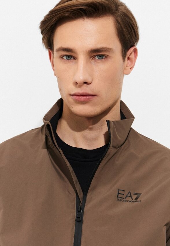 Ветровка EA7