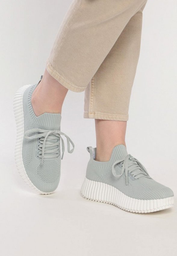 Кроссовки Gut