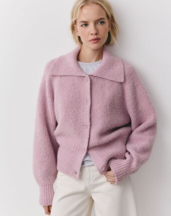 Вязаный кардиган с широким воротником женщинам