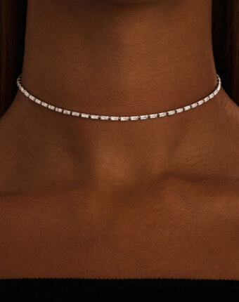 Теннисное серебряное колье-чокер с фианитами в огранке Багет MIE женщинам