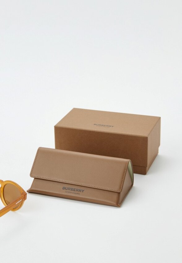 Очки солнцезащитные Burberry