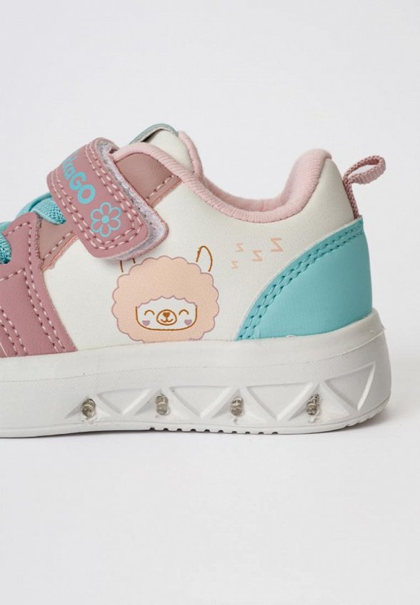 Кроссовки Tikkago