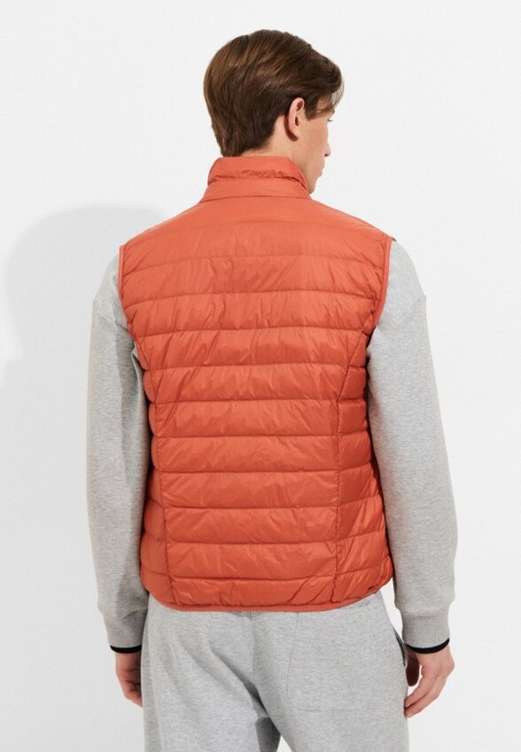 Жилет утепленный EA7