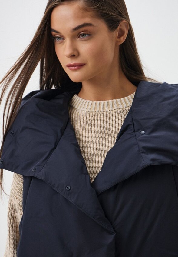 Жилет утепленный JNBY