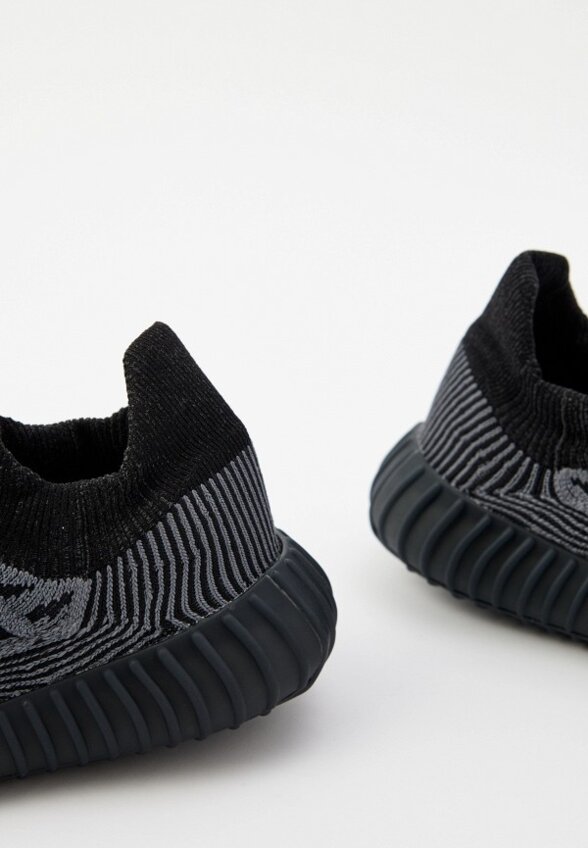 Кроссовки adidas YEEZY