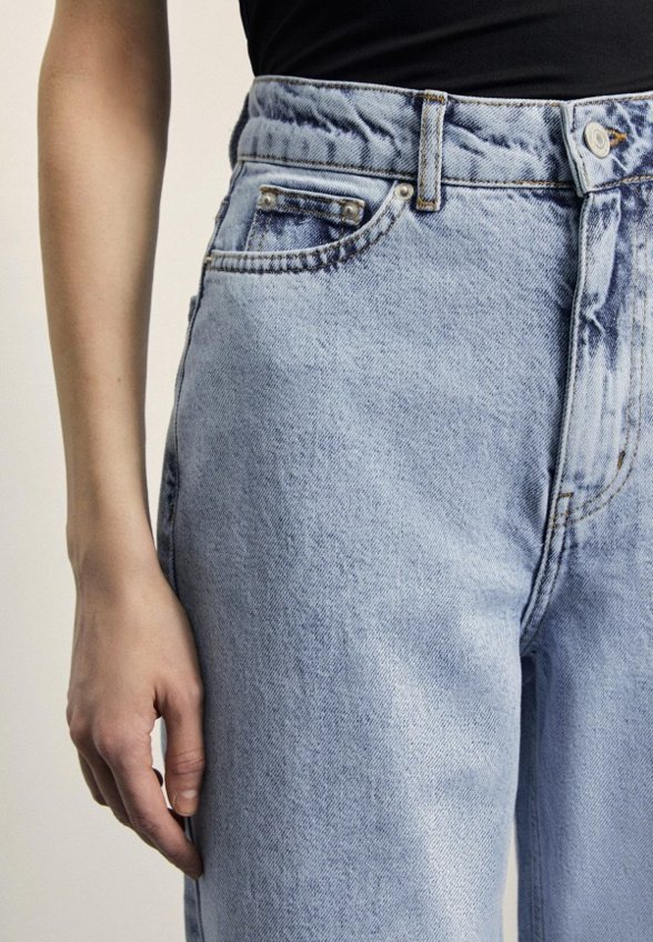 Джинсы Zarina
