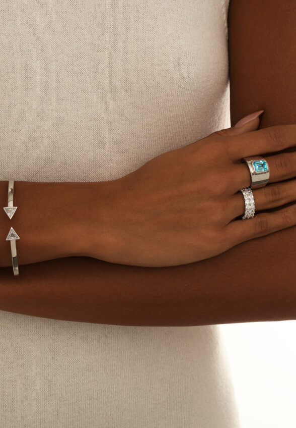 Серебряное кольцо ПОЛНОЧЬ с голубым фианитом в огранке Эмеральд MIE