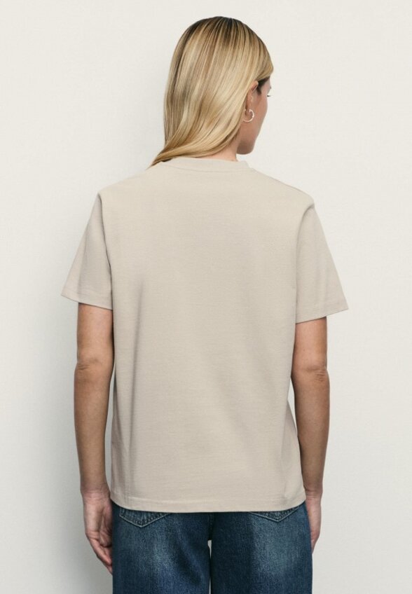 Футболка Zarina