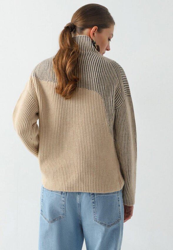 Свитер Nominee