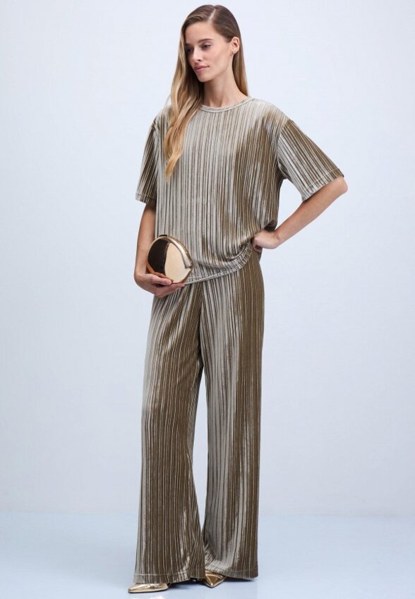 Футболка Zarina