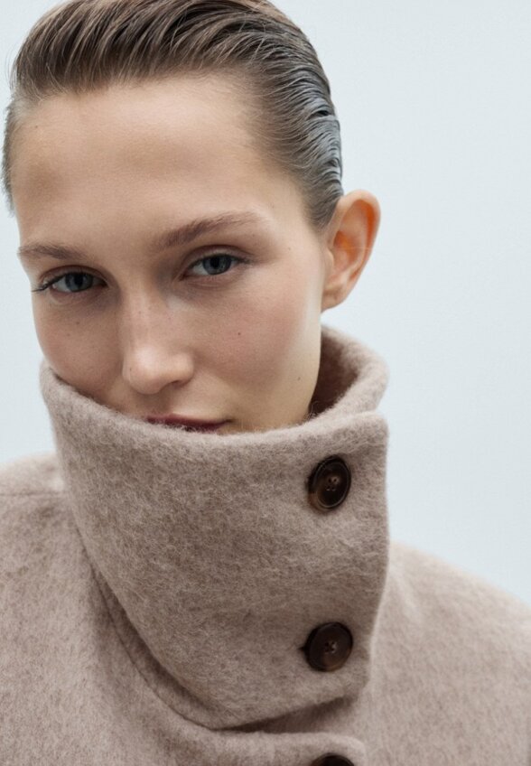 Полупальто Mango