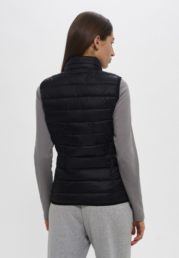 Жилет утепленный EA7