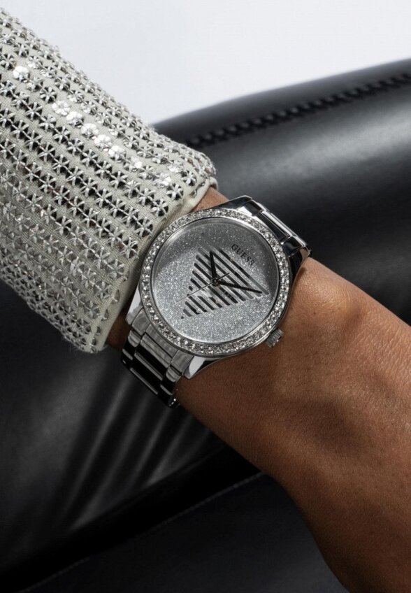 Часы Guess