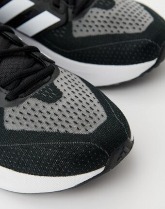Кроссовки adidas мужчинам