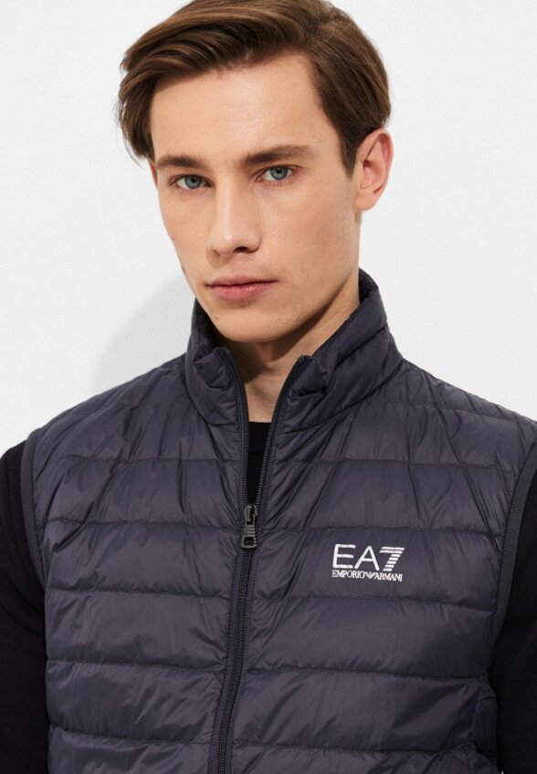 Жилет утепленный EA7