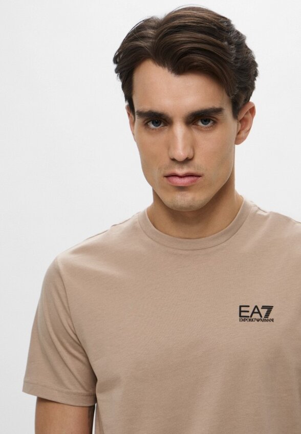 Футболка EA7