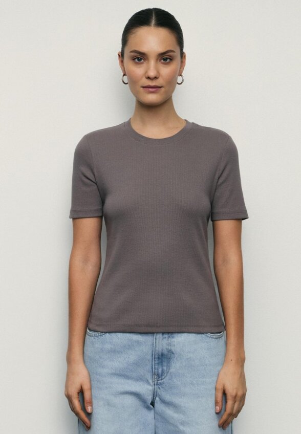 Футболка Zarina