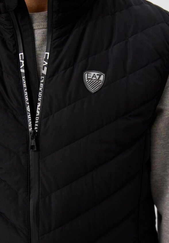 Жилет утепленный EA7