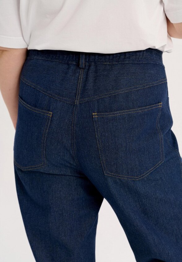 Джинсы Manelia