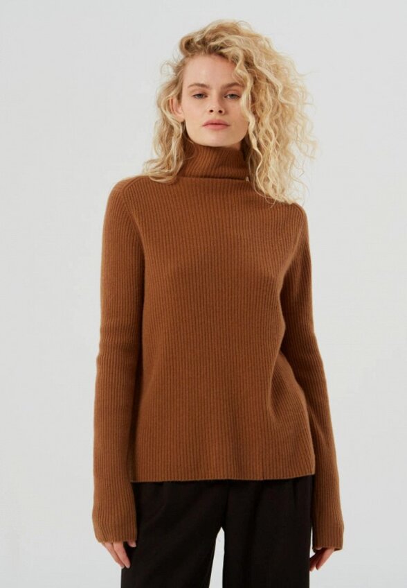 Водолазка Chalaia