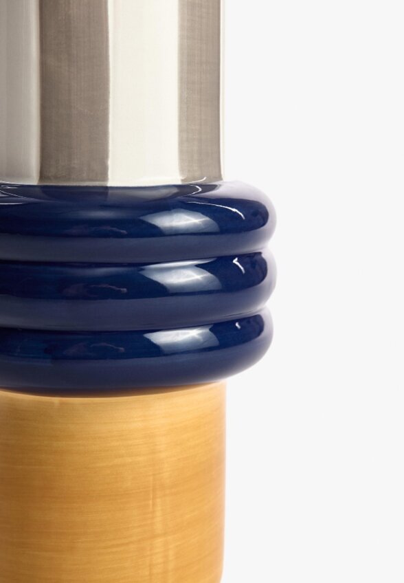 Ваза из фарфора